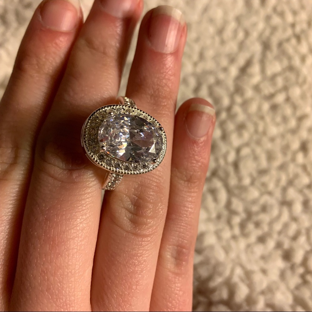 Oval Diamond Ring 💍💎 - Picture 3 of 8